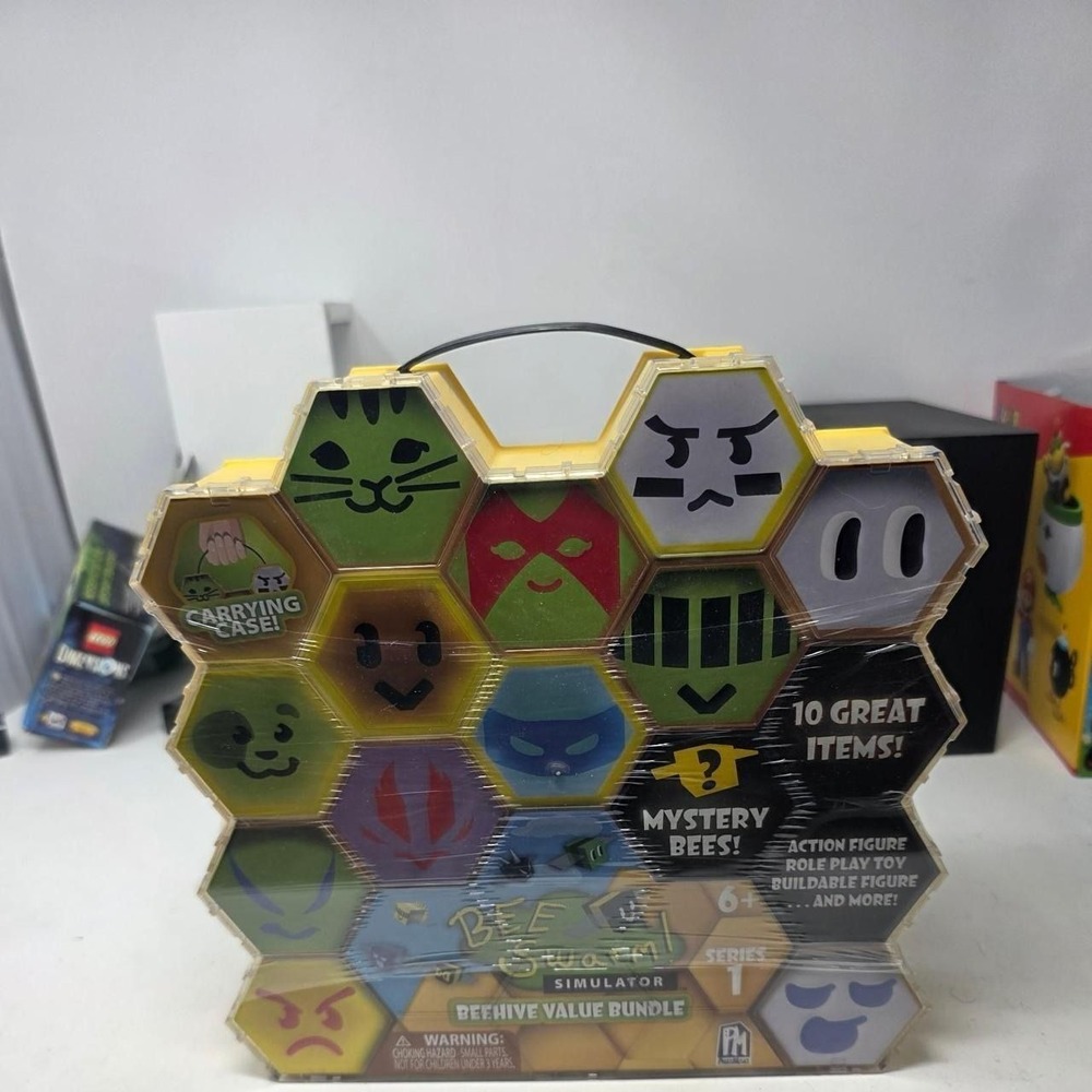 Roblox Bee Swarm Simulator Beehive Value Bundle Series 1 With Carrying Case 2022 - Picture 1 of 2